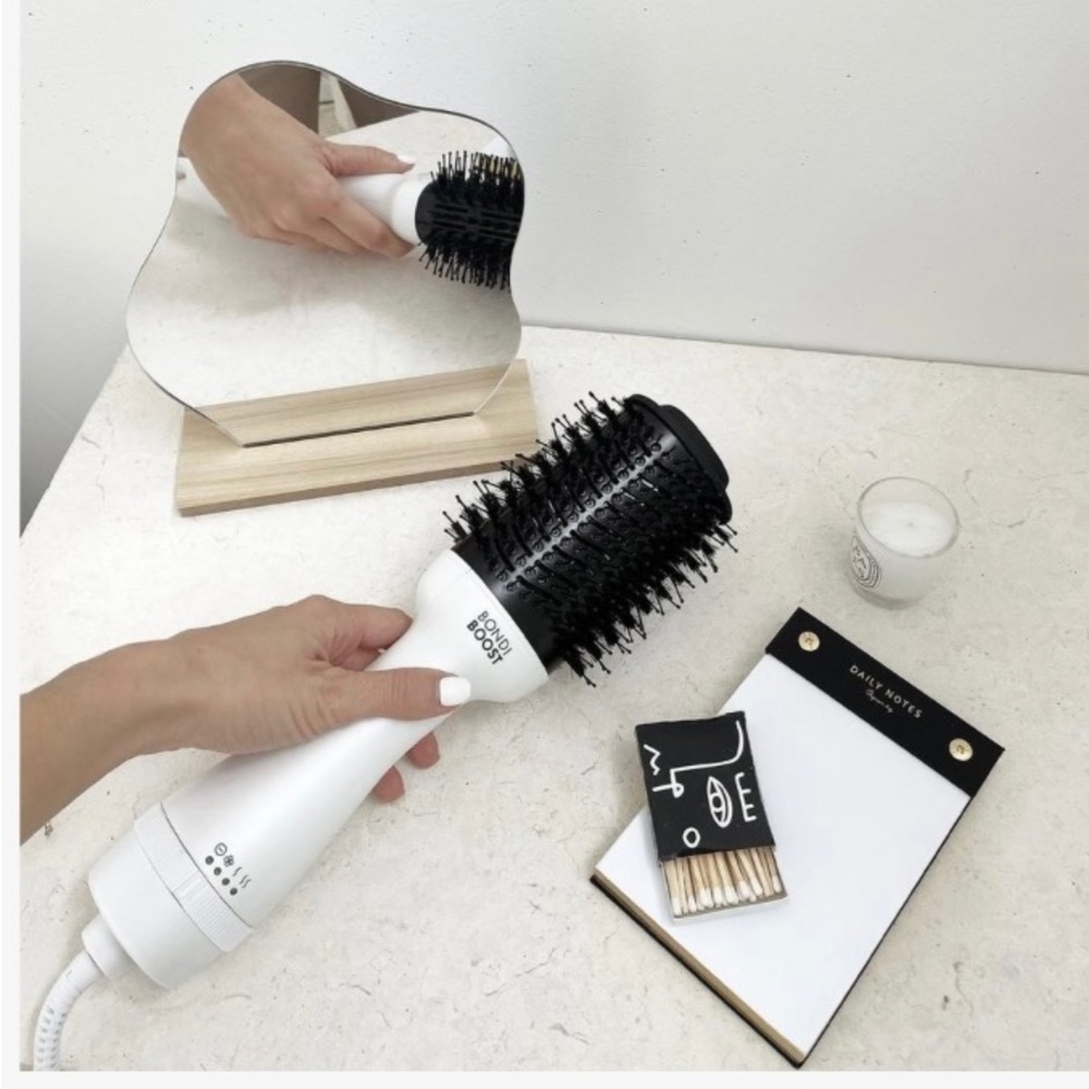 BRAND NEW Unopened Box Bondi Boost BlowOut Brush…